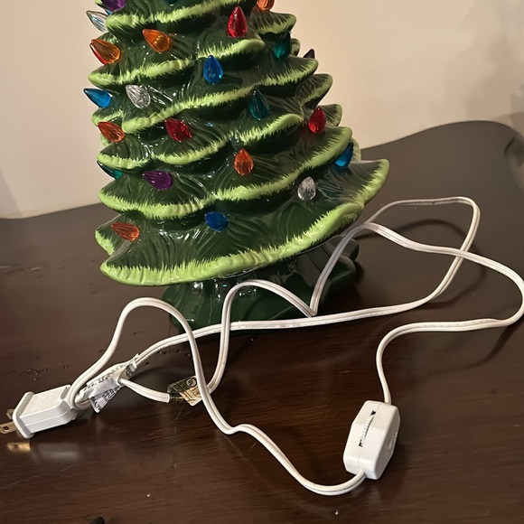 Ceramic Light up Christmas Tree - Picture 7 of 16